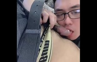 Phim sex gay Hoàng Thiên bú cu trai đẹp rên rỉ dâm